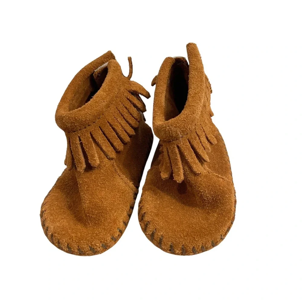 NEW Minnetonka suede fringe booties baby shoes‎ moccasins Size 2
